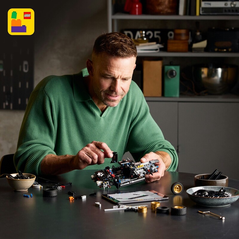 Конструктор LEGO Technic Автомобіль для перегонів Ford GT40 MKII 1966 року (42223)