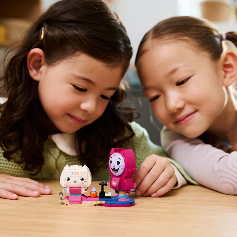Конструктор LEGO Gabby`s Dollhouse Друзі-коти Ґаббі з кубиків (11215)