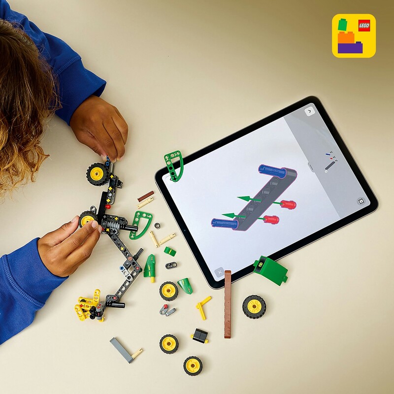 Конструктор LEGO Technic Колісний комбайн John Deere 1470H (42218)