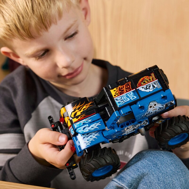 Конструктор LEGO Technic Monster Jam Grave Digger Вогонь і лід (42219)
