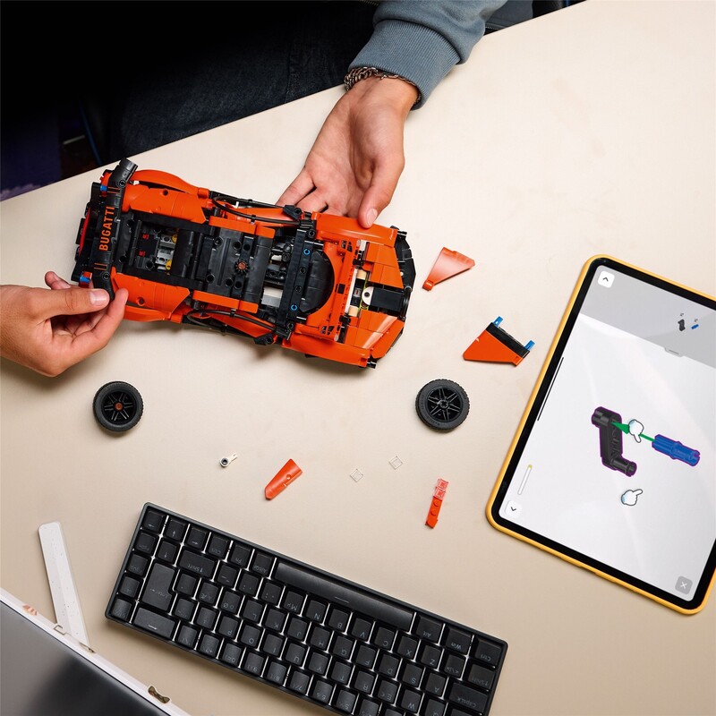 Конструктор LEGO Technic Гіперкар Bugatti Chiron Pur Sport (42222)