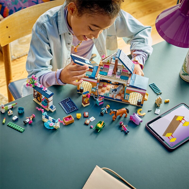 Конструктор LEGO Friends Кінна стайня та академія верхової їзди (42688)