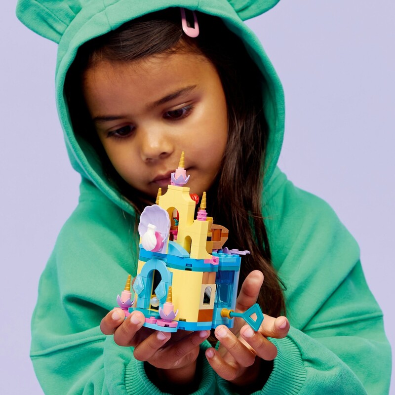 Конструктор LEGO Disney Princess Очаровательный минидворец Ариэль (43285)