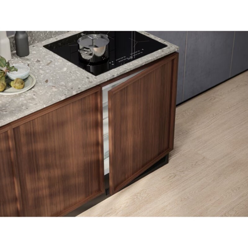 Встраиваемый холодильник Electrolux LXB2AE82S