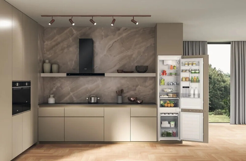 Встраиваемый холодильник Whirlpool WHC20D011B1