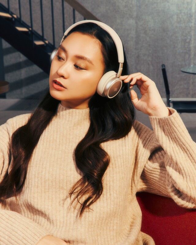 Bluetooth-гарнітура JBL Live 680NC Champagne (JBLLIVE680NCCPG)
