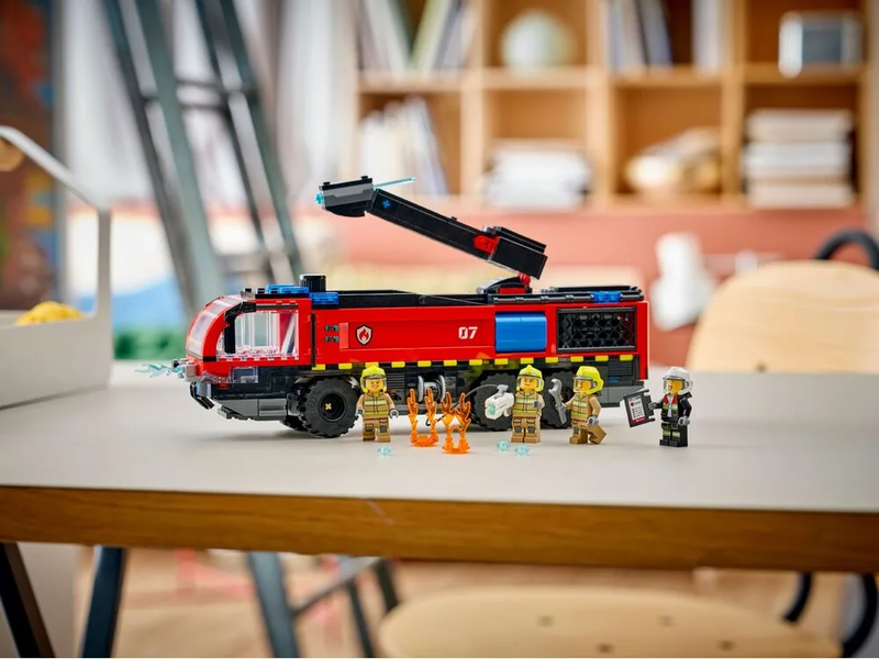 Конструктор LEGO City Пожежна вантажівка в аеропорту (60499)
