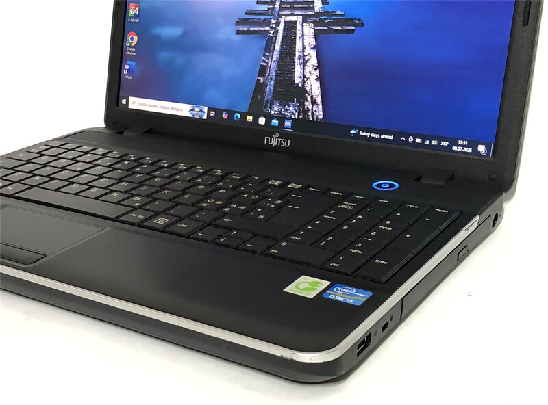 Ноутбук Fujitsu Lifebook A512 / 15.6" (1366х768) / i3-3110M / 8GB / 320GB HDD / Win10Pro - Б/у