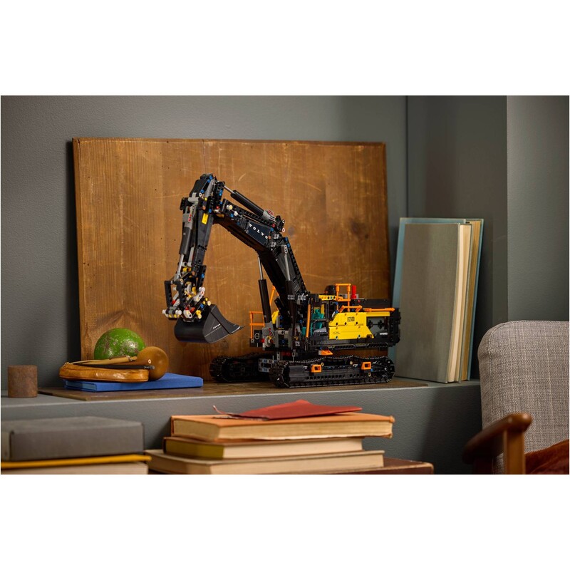Конструктор LEGO Technic Екскаватор Volvo EC500 Hybrid (42215)