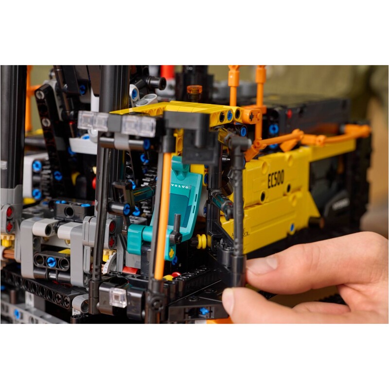 Конструктор LEGO Technic Екскаватор Volvo EC500 Hybrid (42215)