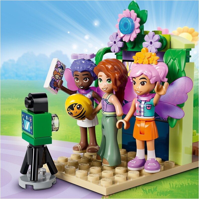 Конструктор LEGO Friends Карусель із квітами й чашками та казкова фотобудка (42702)